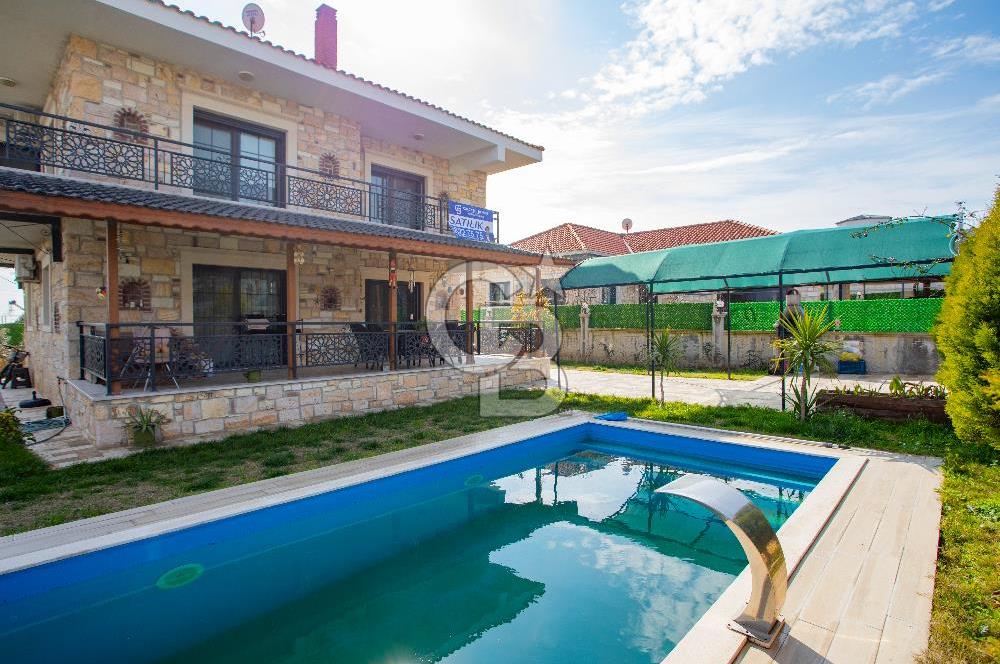 Foça Bağarası Müstakil Havuzlu Villa