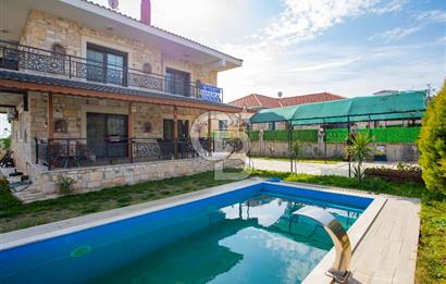 Foça Bağarası Müstakil Havuzlu Villa