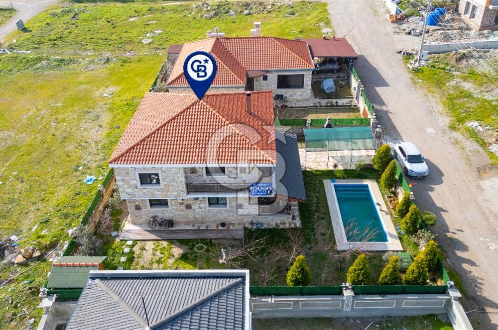 Foça Bağarası Müstakil Havuzlu Villa