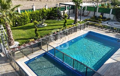 BÜYÜKÇEKMECE KUMBURGAZ 1010M² ARSA İÇNDE HAVUZLU MÜSTAKİL VİLLA