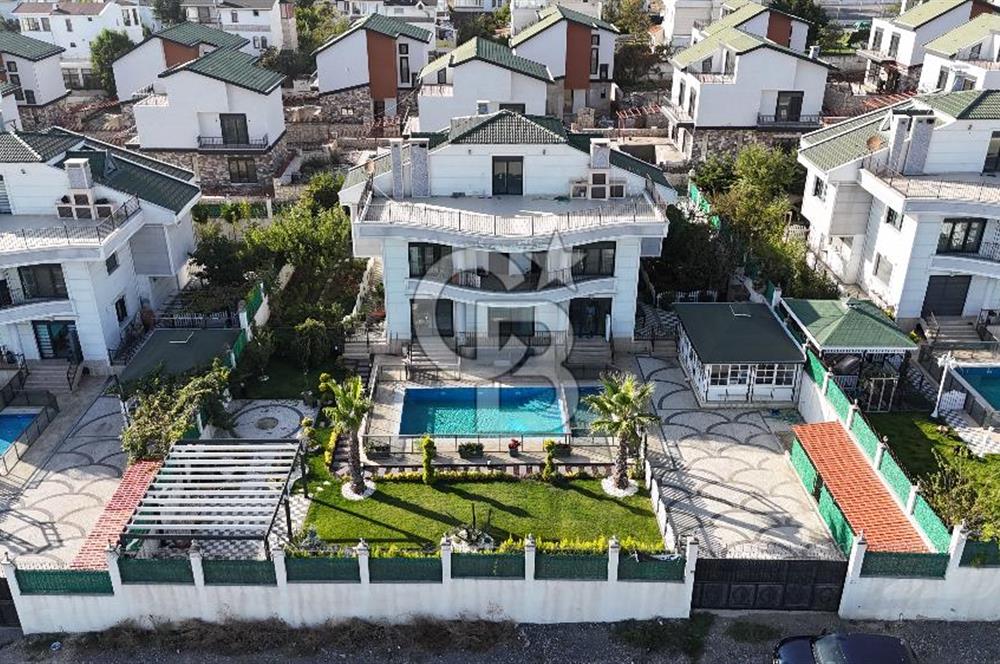 BÜYÜKÇEKMECE KUMBURGAZ 1010M² ARSA İÇNDE HAVUZLU MÜSTAKİL VİLLA