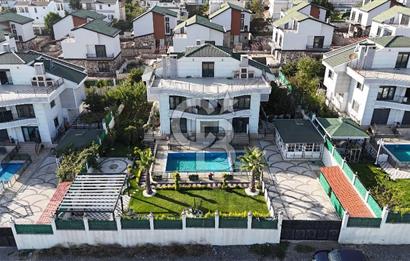 BÜYÜKÇEKMECE KUMBURGAZ 1010M² ARSA İÇNDE HAVUZLU MÜSTAKİL VİLLA