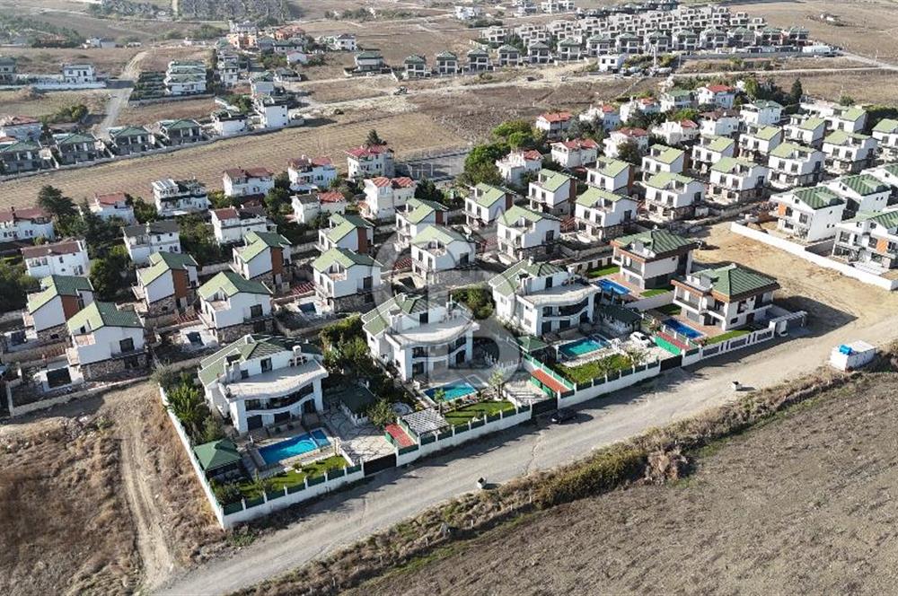 BÜYÜKÇEKMECE KUMBURGAZ 1010M² ARSA İÇNDE HAVUZLU MÜSTAKİL VİLLA