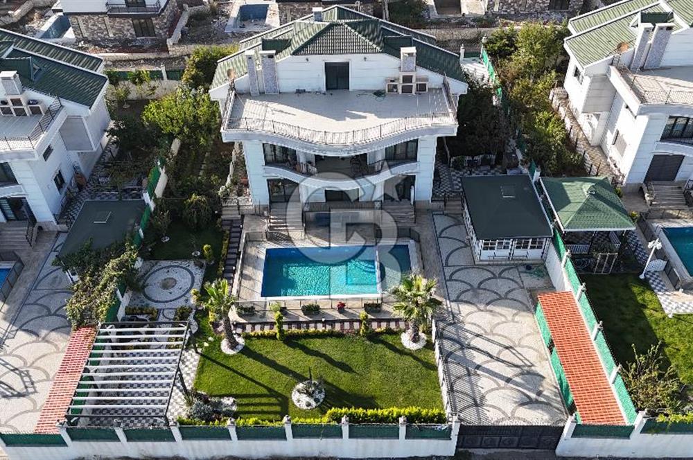 BÜYÜKÇEKMECE KUMBURGAZ 1010M² ARSA İÇNDE HAVUZLU MÜSTAKİL VİLLA