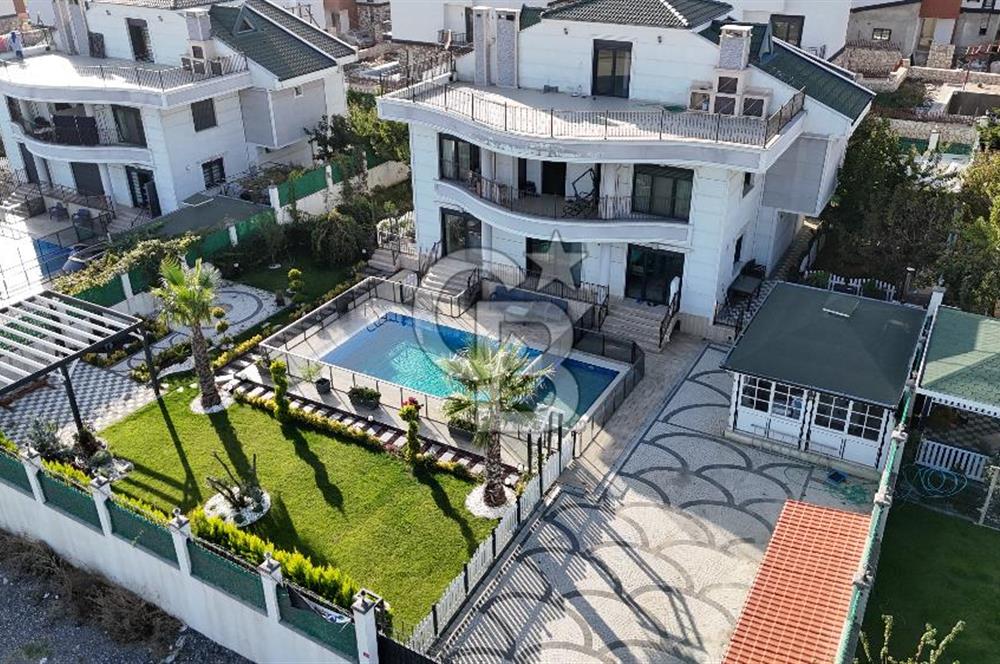 BÜYÜKÇEKMECE KUMBURGAZ 1010M² ARSA İÇNDE HAVUZLU MÜSTAKİL VİLLA