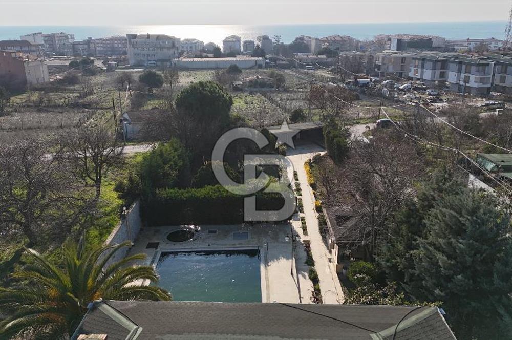KUMBURGAZ'DA İÇİNDE MÜSTAKİL HAVUZLU VİLLALI 1.251M² NET ARSA