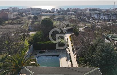 KUMBURGAZ'DA İÇİNDE MÜSTAKİL HAVUZLU VİLLALI 1.251M² NET ARSA
