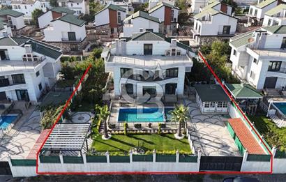 BÜYÜKÇEKMECE KUMBURGAZ 1010M² ARSA İÇNDE HAVUZLU MÜSTAKİL VİLLA
