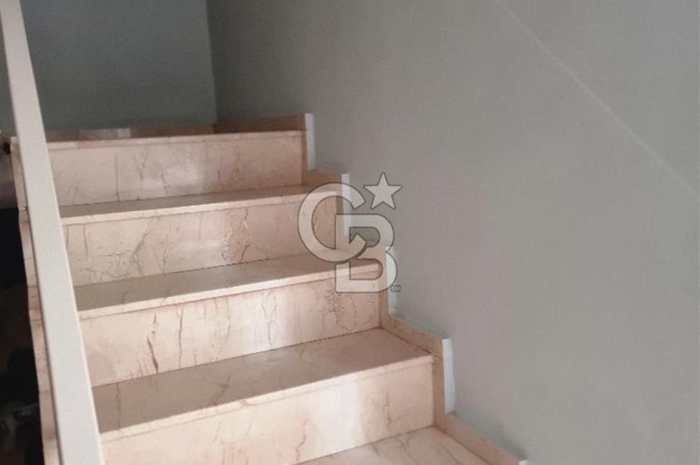 MENEMEN,ASARLIK,IRMAK MAHALLESİ, BAHÇELİ 3 KATLI SATILIK BİNA