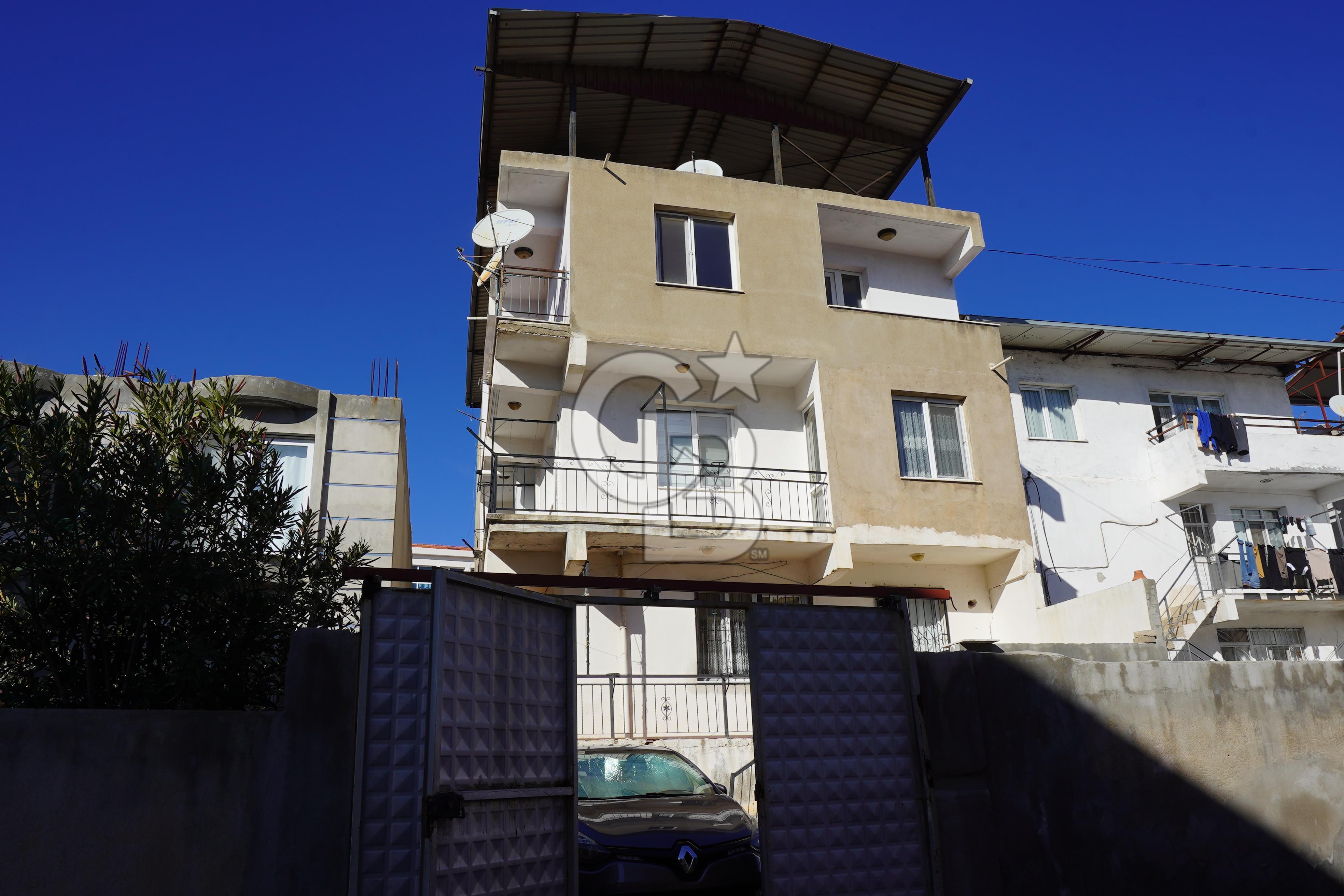 MENEMEN,ASARLIK,IRMAK MAHALLESİ, BAHÇELİ 3 KATLI SATILIK BİNA