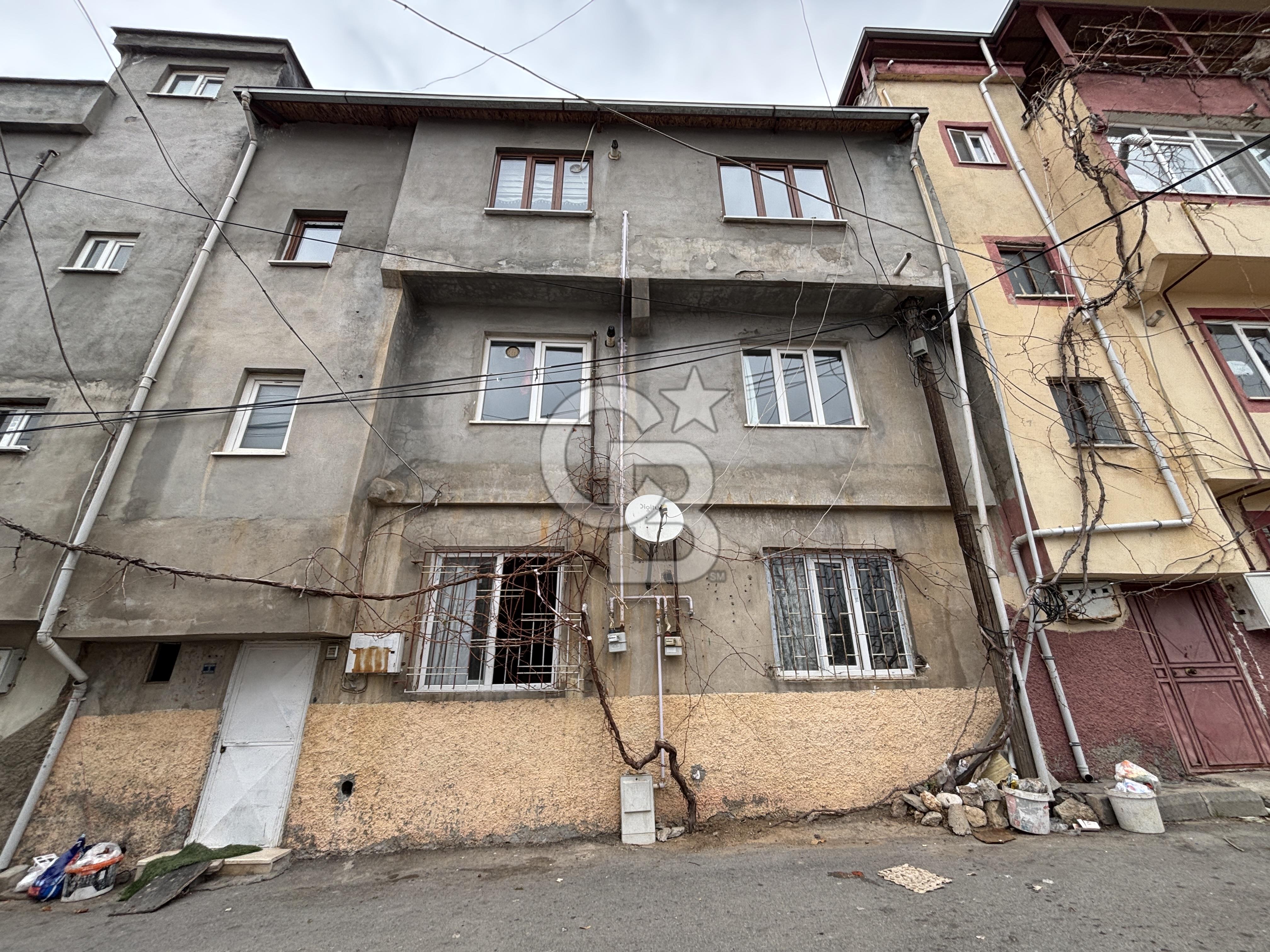 COLDWELL BANKERDEN 5 NİSAN MAH.DE SATILIK 3 KATLI MÜSTAKİL EV