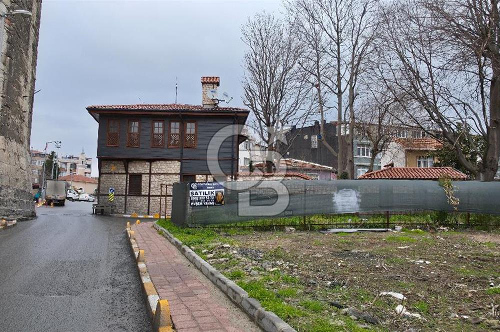 Yedikule'de 201m2, Projesi Onaylı, 2.Derece Tarihi Eser Arsa