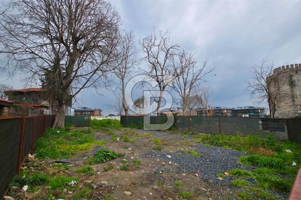 Yedikule'de 201m2, Projesi Onaylı, 2.Derece Tarihi Eser Arsa