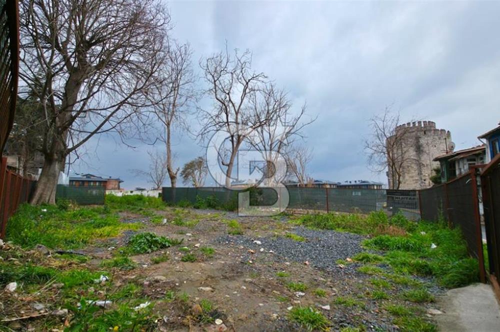 Yedikule'de 201m2, Projesi Onaylı, 2.Derece Tarihi Eser Arsa