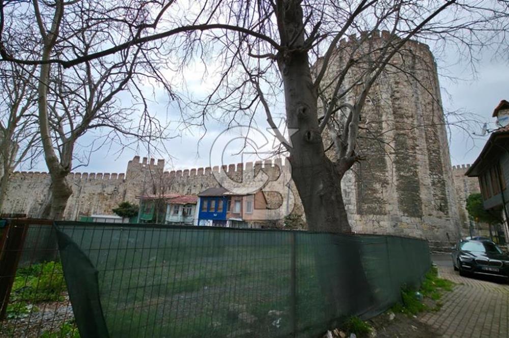 Yedikule'de 201m2, Projesi Onaylı, 2.Derece Tarihi Eser Arsa