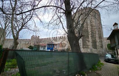 Yedikule'de 201m2, Projesi Onaylı, 2.Derece Tarihi Eser Arsa