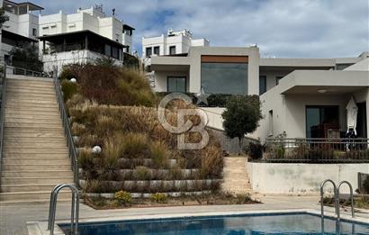 BODRUM AKYARLARDA EŞSİZ MANZARASIYLA SATILIK 3+1 VİLLA