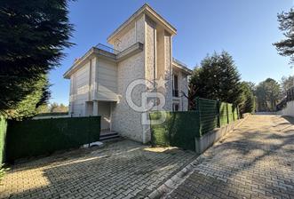 SAPANCA GÖLÜ VE ORMAN MANZARALI, MÜSTAKİL HAVUZLU HARİKA VİLLA