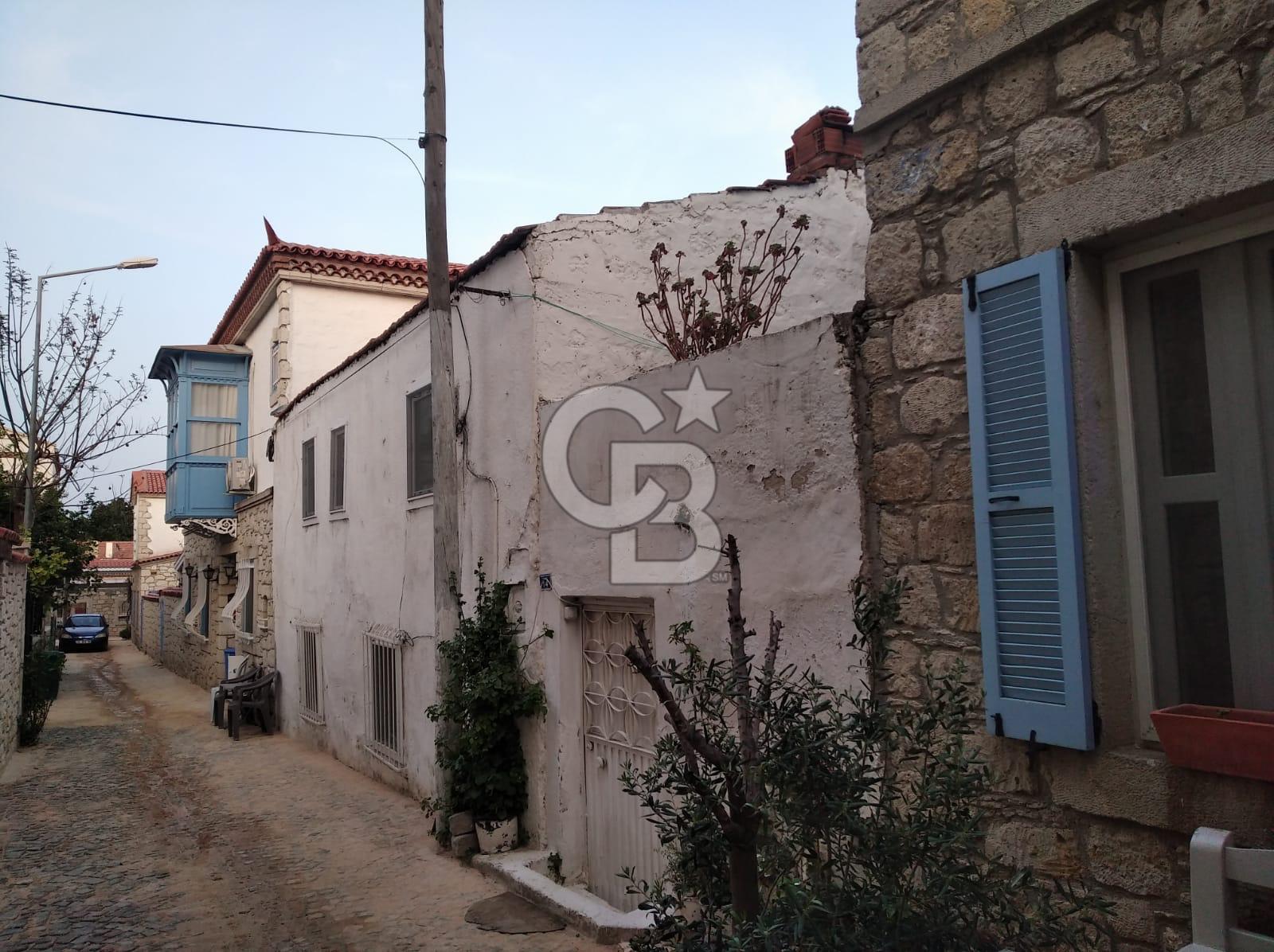 Alaçatı' da Butik Otel Planlı Satılık Bina