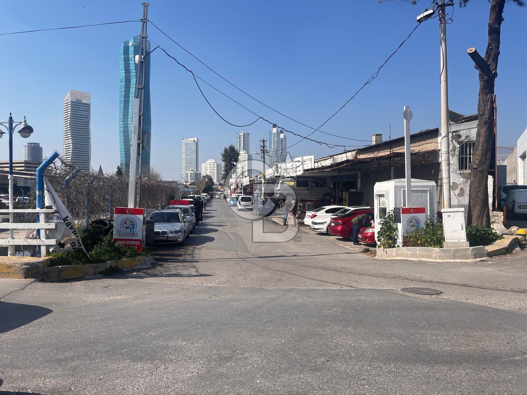 Bornova Kazımdirik 3.Sanayi Sitesinde Satılık Dükkan