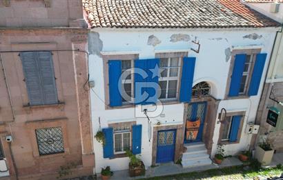 Cunda ' nın İşlek Caddesinde Taksiyarhis Kilisesi Yanı Otel