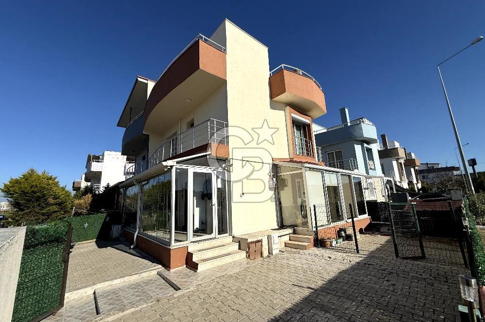 URLA ATATÜRK MAH. SATILIK 3+1 TRİPLEKS VİLLA