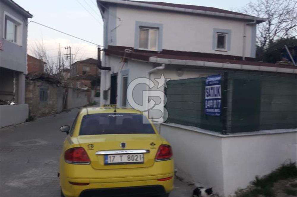 UMURBEY'DE 4+1 İKİ KATLI SATILIK BAKIMLI TAŞ EV