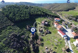 Karaburun Parlak Mahallesi'nde 250 m2 Yıkık Taş Ev ve Avlusu