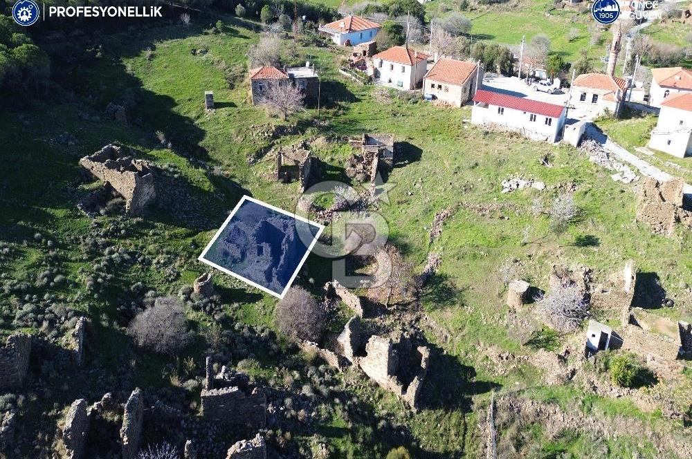 Karaburun Parlak Mahallesi'nde 250 m2 Yıkık Taş Ev ve Avlusu