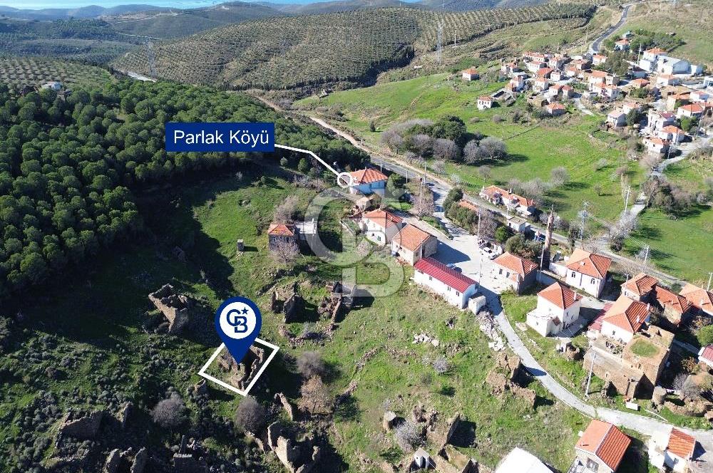 Karaburun Parlak Mahallesi'nde 250 m2 Yıkık Taş Ev ve Avlusu