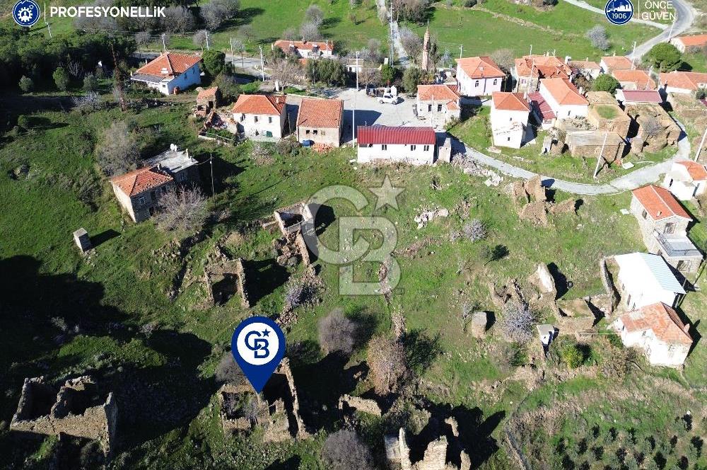 Karaburun Parlak Mahallesi'nde 250 m2 Yıkık Taş Ev ve Avlusu