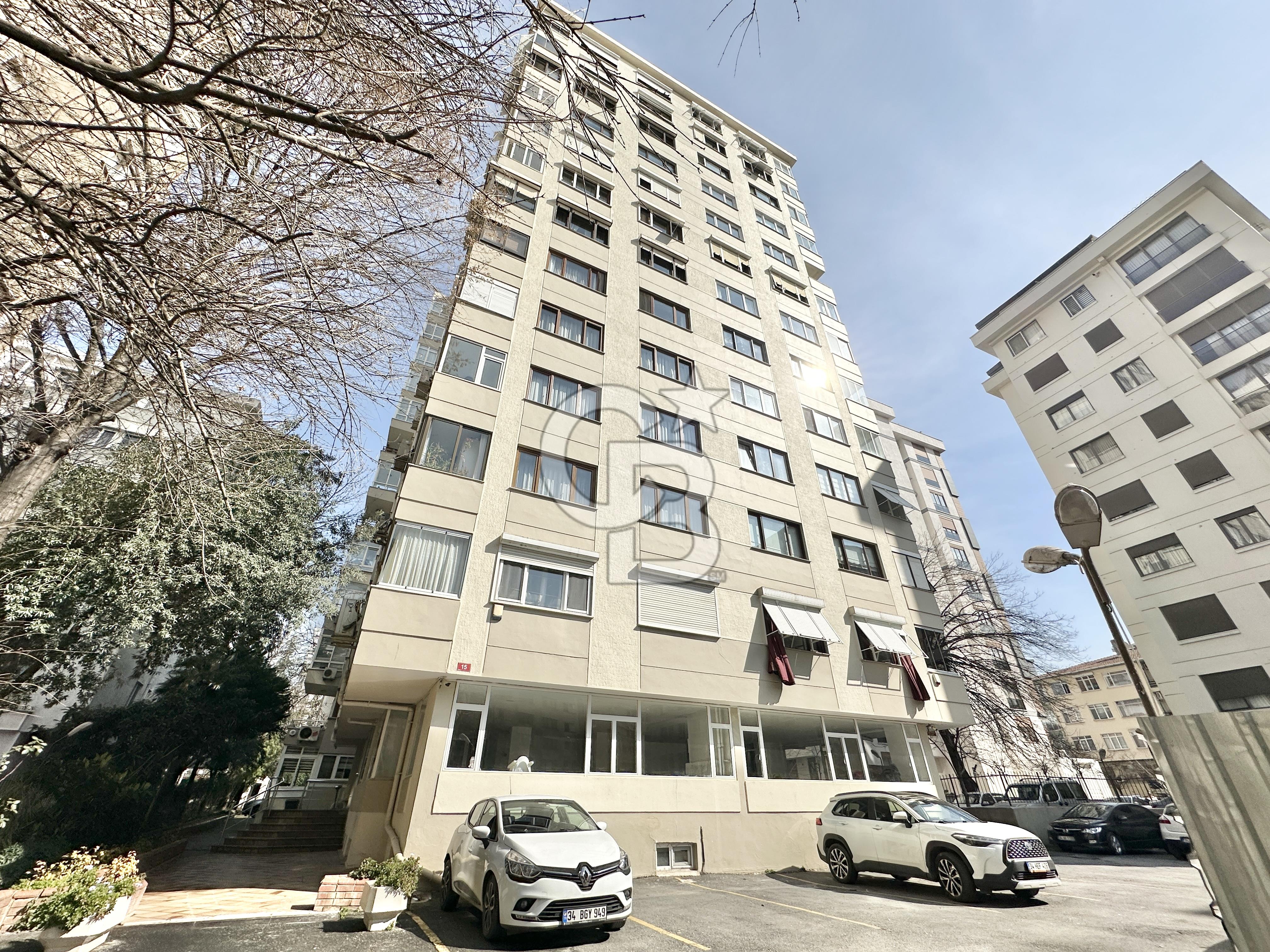 Erenköy Fırın Sokakta Prestijli Binada Geleceği Parlak Boş 4+1