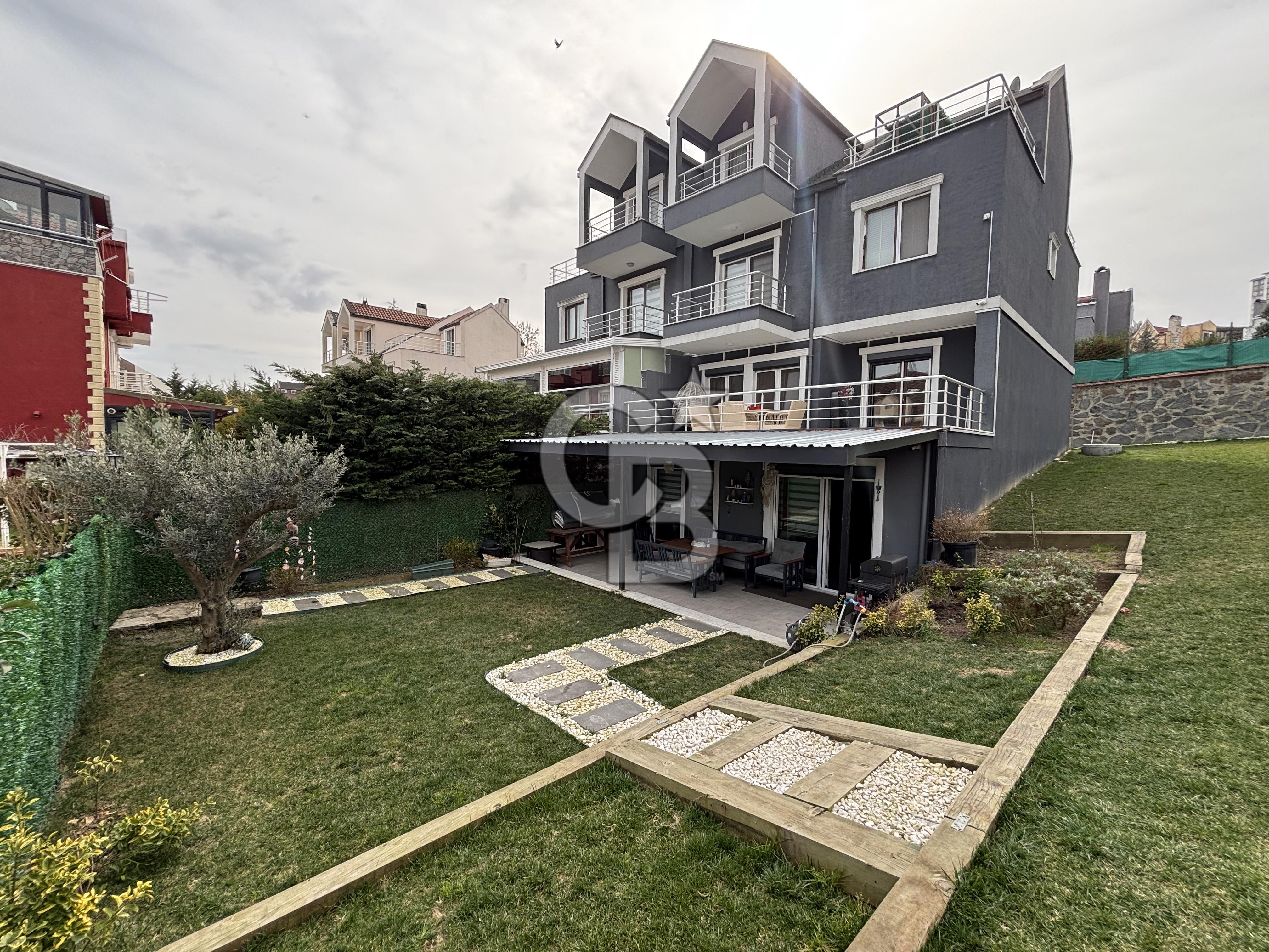BAHÇEŞEHİR 2.KISIM MAHALLESİNDE FULL TADİLATLI SATILIK 6+2 VİLLA