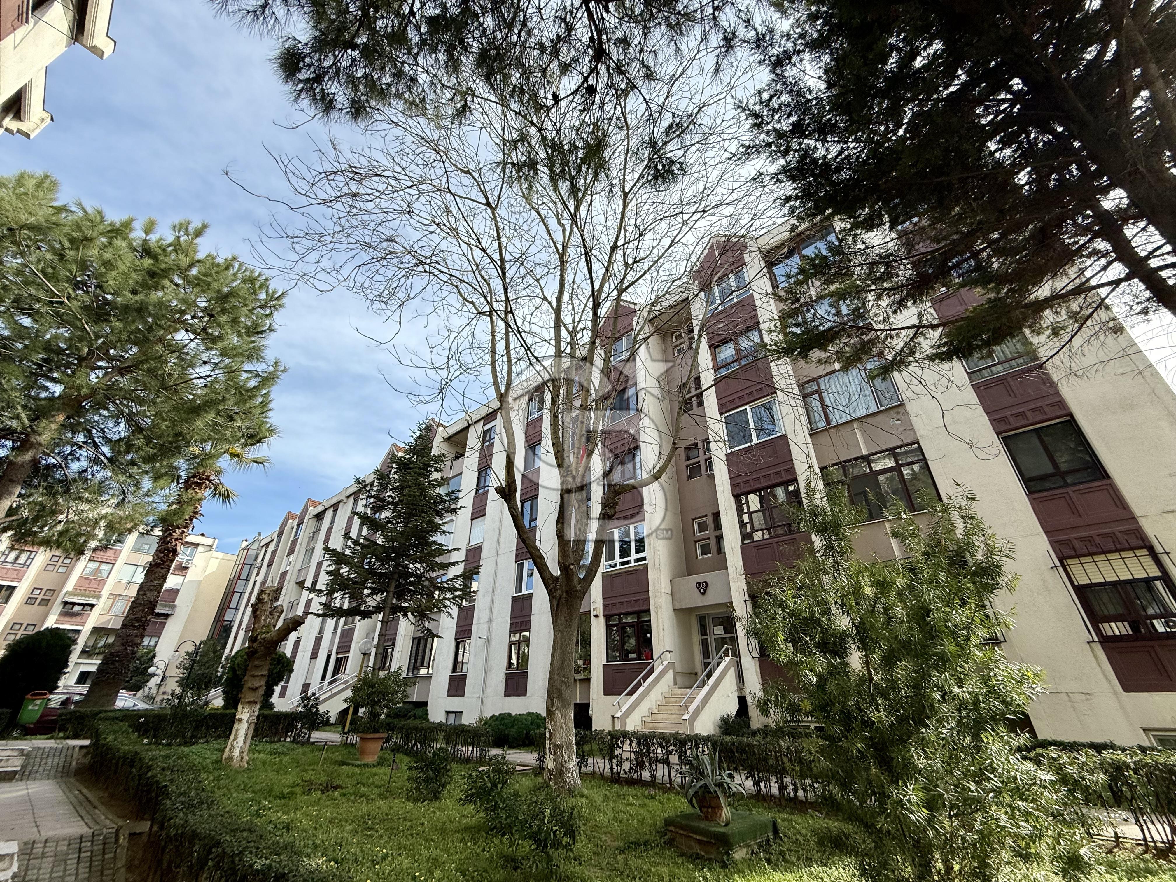 Ataköy 7.8 Kısım Mimar Sinan Sitesi Satılık 3+1 Daire Kısa Katlı