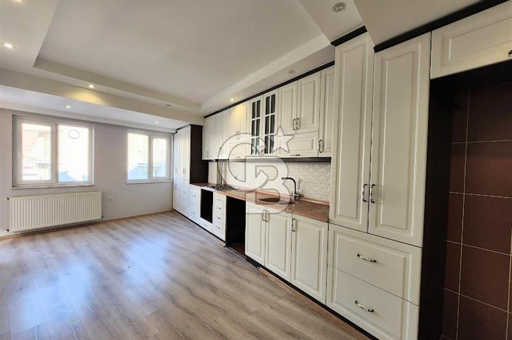 Değirmenönü'nde Çınara Yakın 186 M² Ara Kat Satılık 4+1 Daire