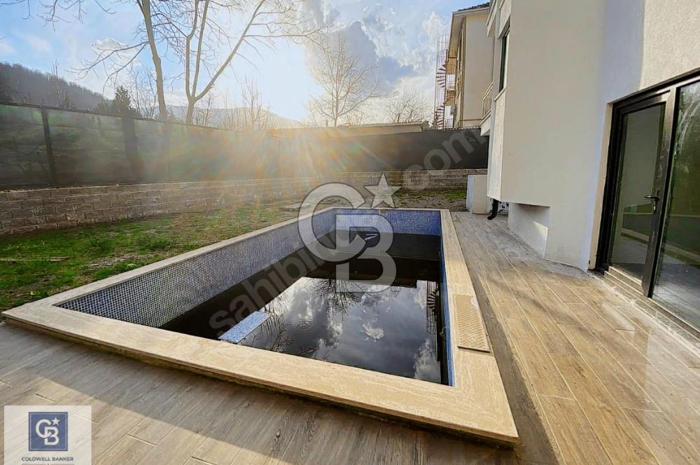 SAPANCA YOLU ÜZERİNDE 8+1 VİLLA VE DÜKKANI SATILIKTIR