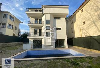 SAPANCA YOLU ÜZERİNDE 8+1 VİLLA VE DÜKKANI SATILIKTIR