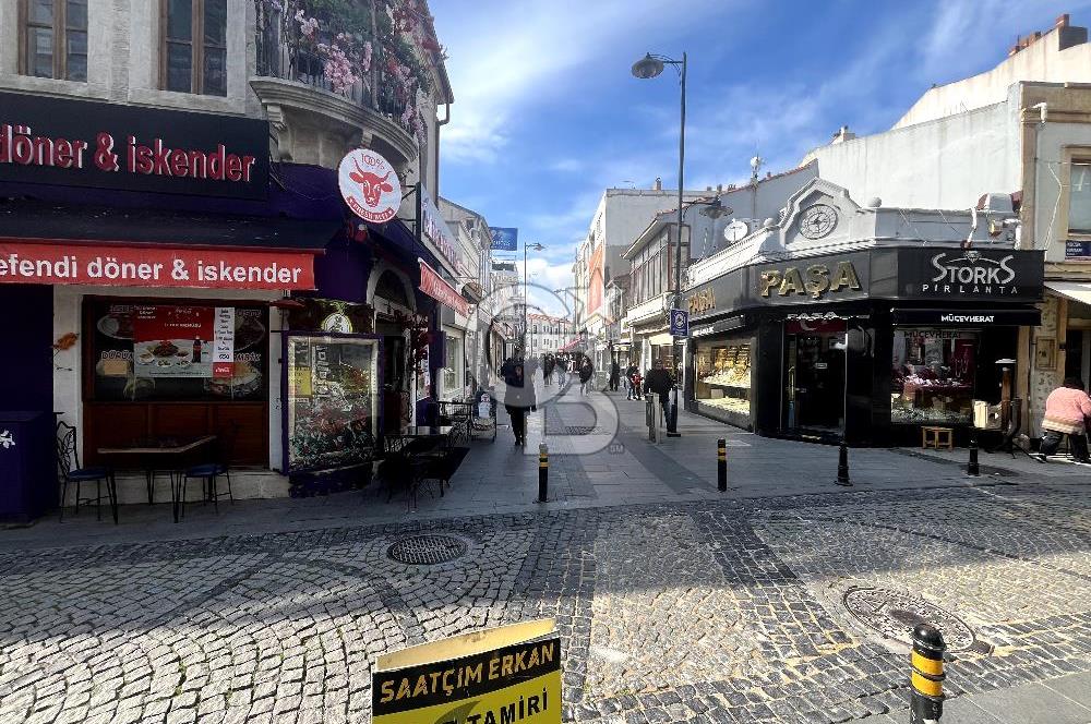 ÇANAKKALE MERKEZ ÇARŞI CADDESİNDE TARİHİ BİNA