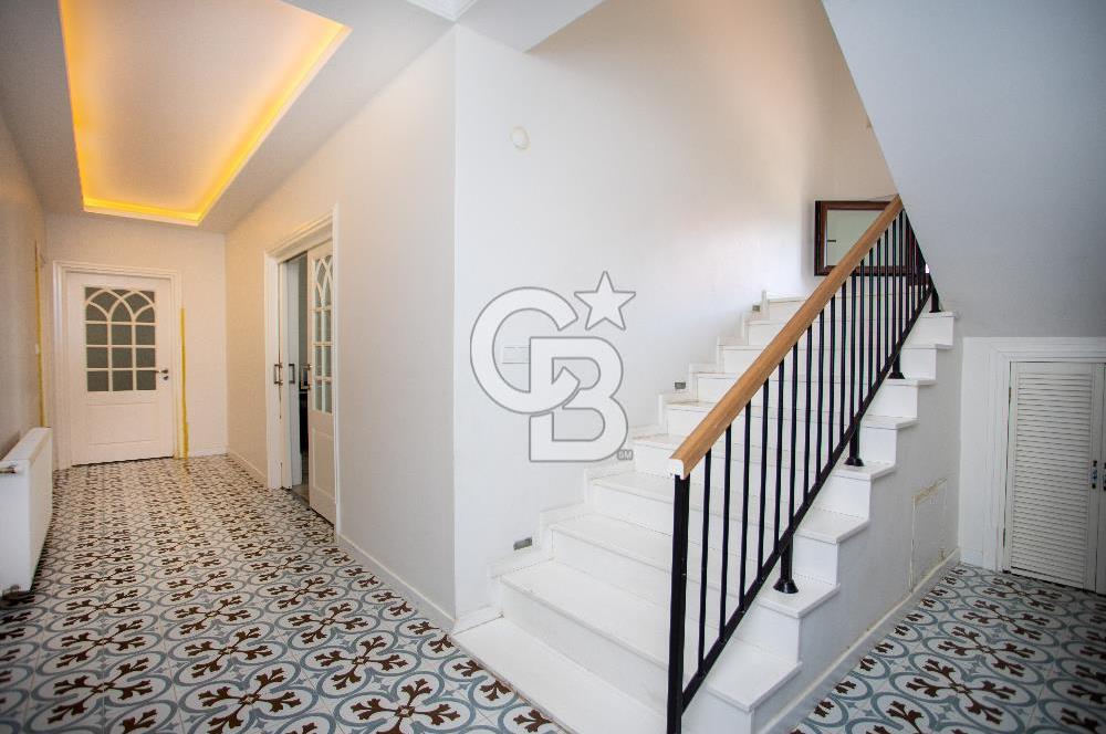 İzmir, Kemalpaşa, Çiniliköy 6+1 Satılık Villa