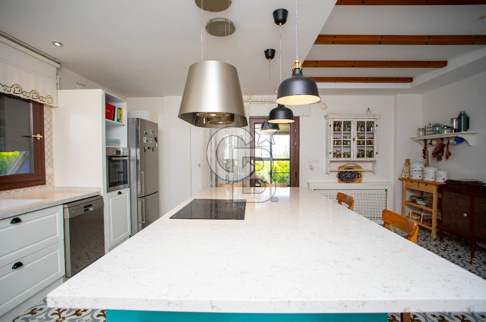 İzmir, Kemalpaşa, Çiniliköy 6+1 Satılık Villa