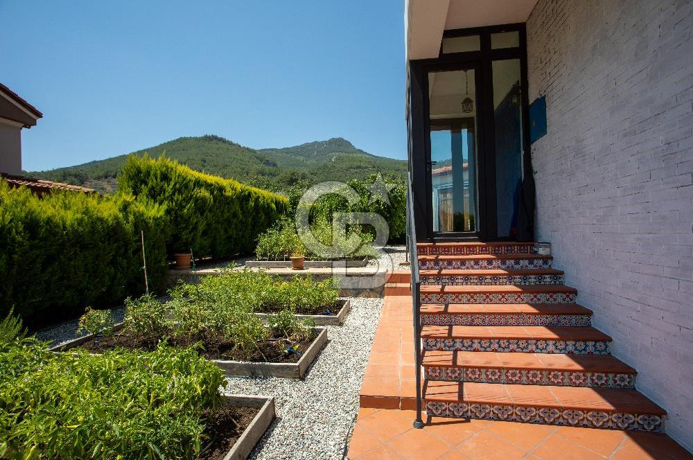 İzmir, Kemalpaşa, Çiniliköy 6+1 Satılık Villa