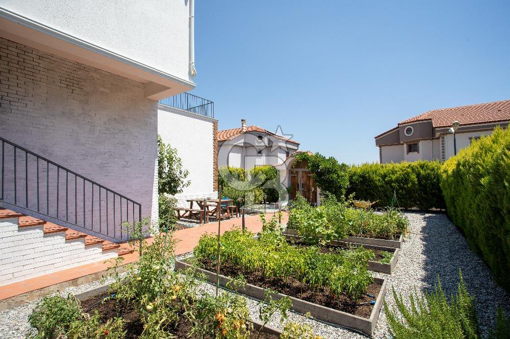 İzmir, Kemalpaşa, Çiniliköy 6+1 Satılık Villa