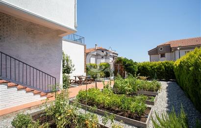 İzmir, Kemalpaşa, Çiniliköy 6+1 Satılık Villa