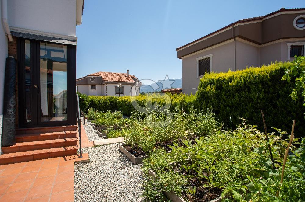 İzmir, Kemalpaşa, Çiniliköy 6+1 Satılık Villa