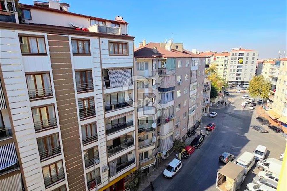 Çınara Yakın Cadde Üzeri 100 M² Ara Kat 2+1 Satılık Daire