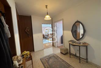 ÜSKÜP CADDESİNDE ASANSÖRLÜ OTOPARKLI ARAKAT 3+1 SATILIK DAİRE