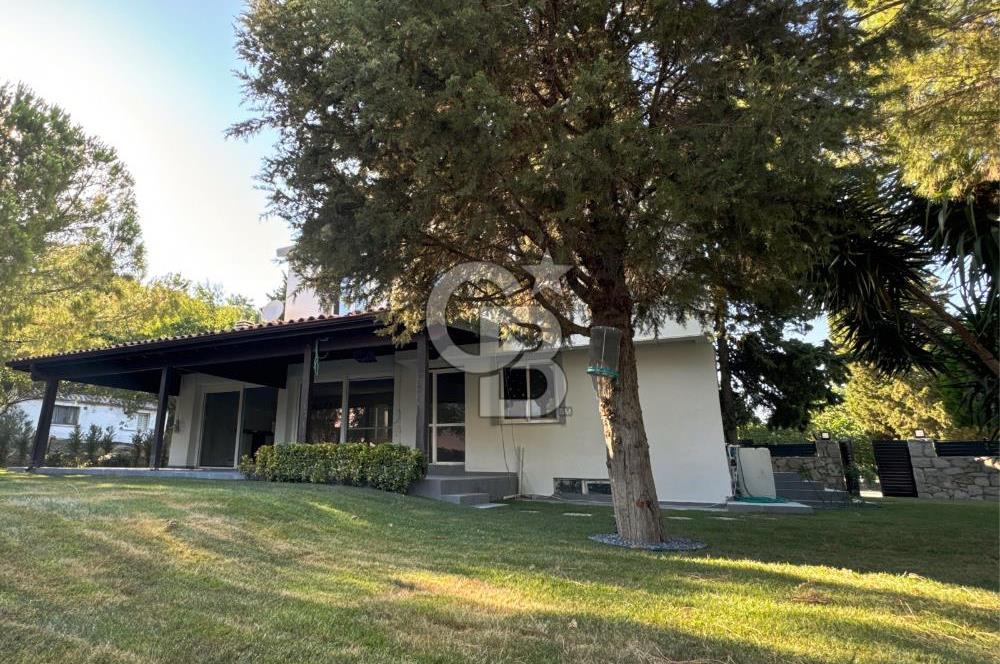 Urla Altınköy Çiftlik Evlerinde 644 m2 Köşe Parsel Satılık Villa