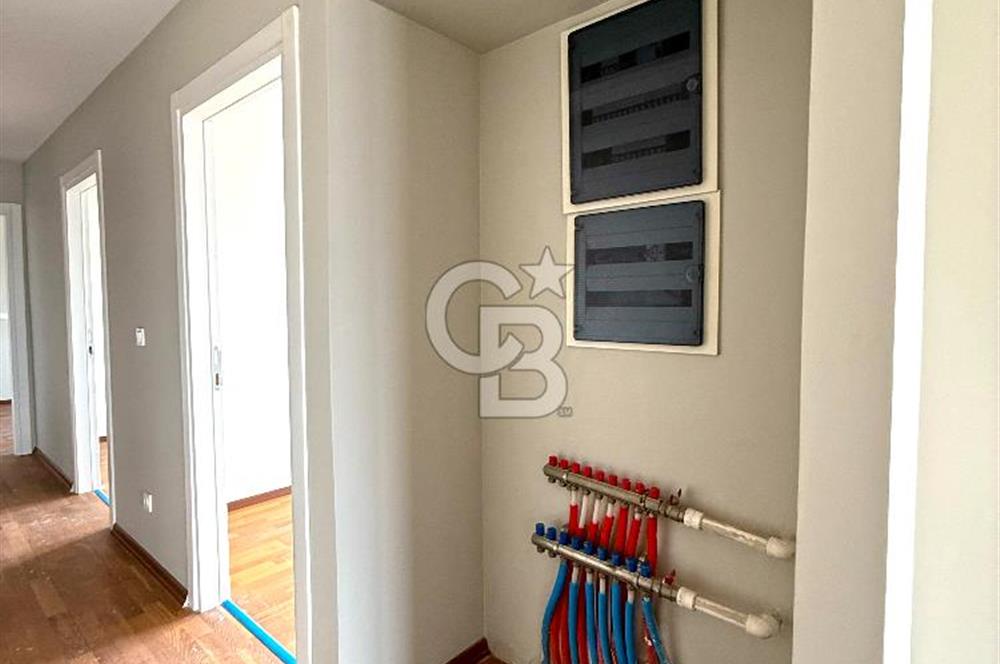 Kalamış Kolej Sokakta Deniz Manzaralı, Teraslı, 4+1 Daire