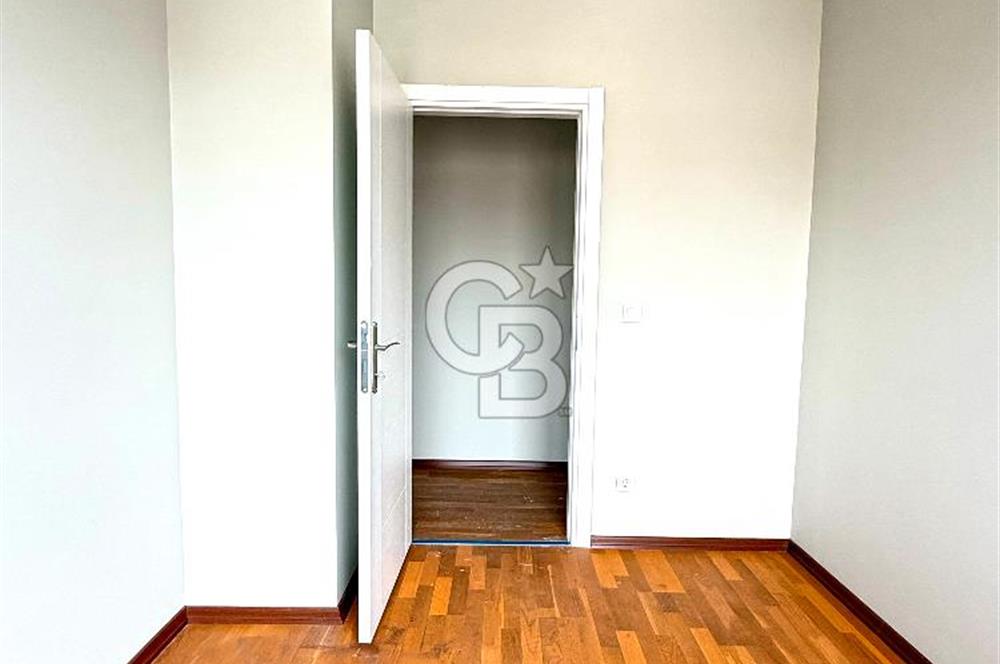 Kalamış Kolej Sokakta Deniz Manzaralı, Teraslı, 4+1 Daire