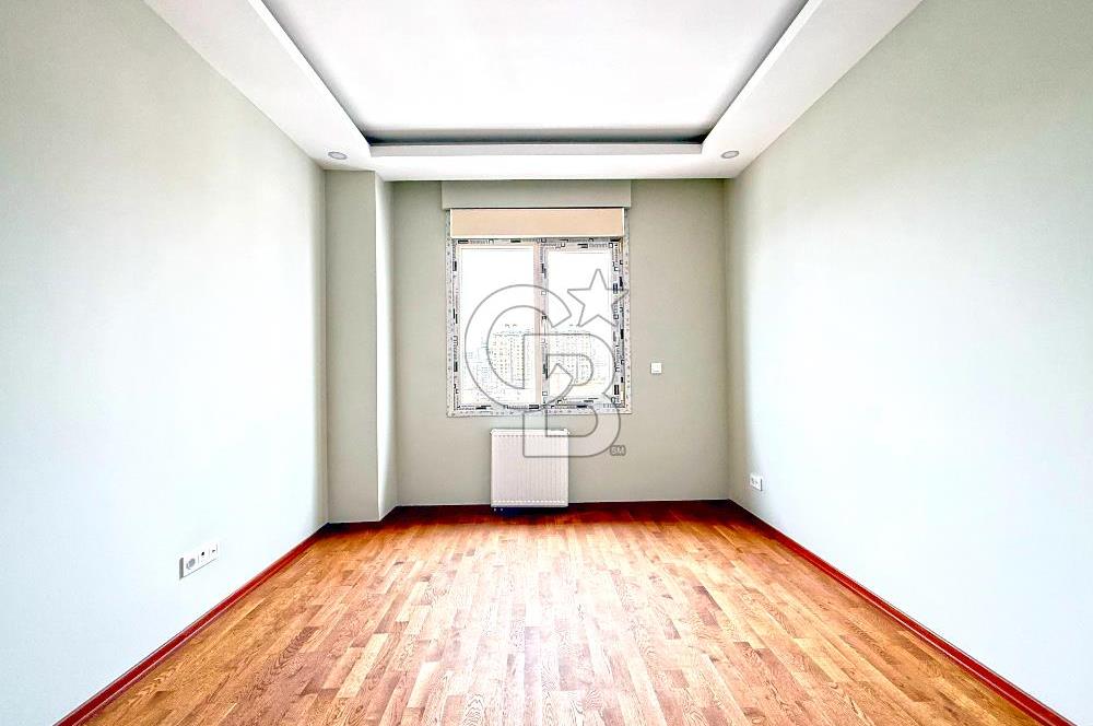 Kalamış Kolej Sokakta Deniz Manzaralı, Teraslı, 4+1 Daire